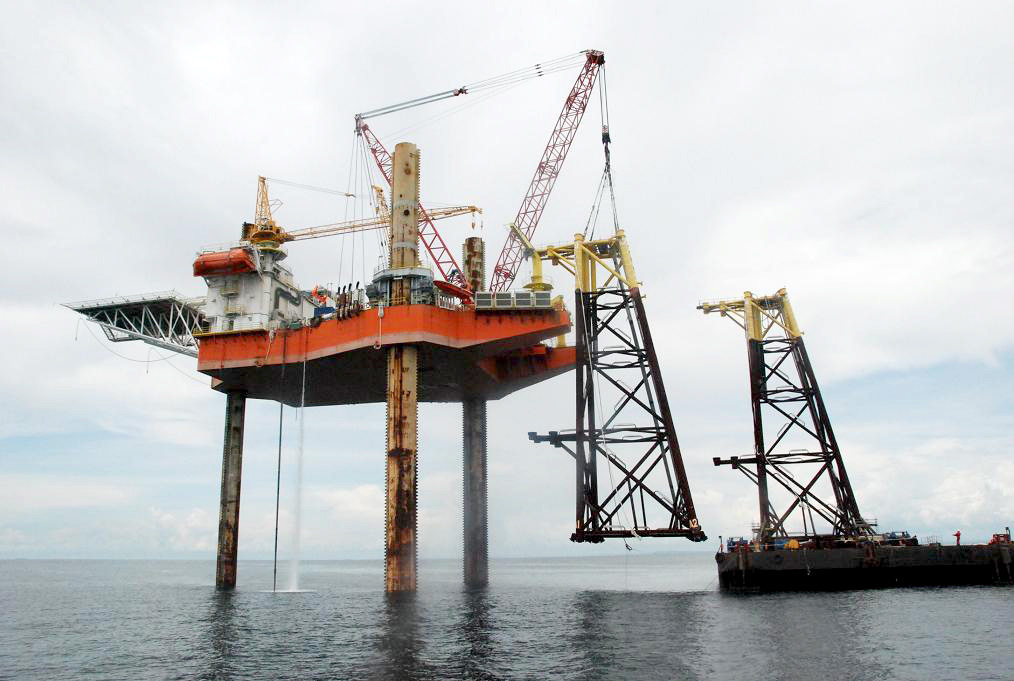洋書 Ship-Shaped Offshore Installations NOV supplying equipment for F-class offshore wind jackup
