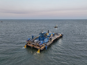 Cable Lay Barge (c) Crowley.